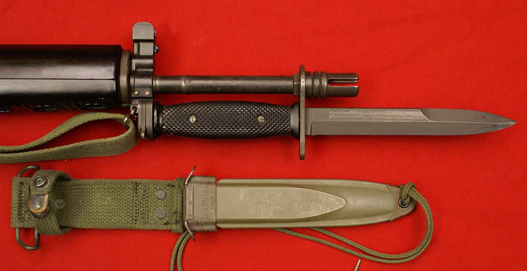 Крепление штык ножа на M-16